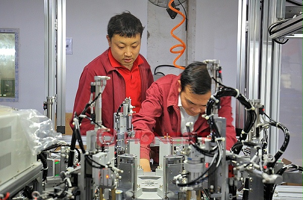 技术工程师调试设备 技术工程师调试设备