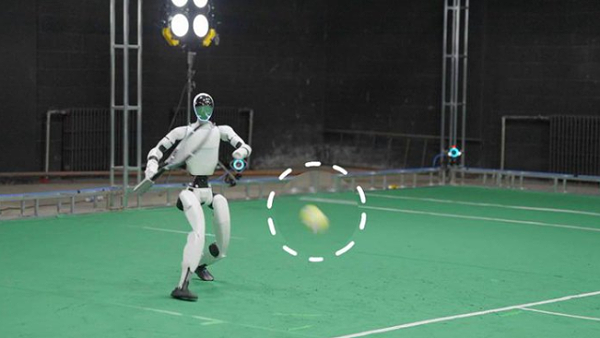 打网球的人形机器人
